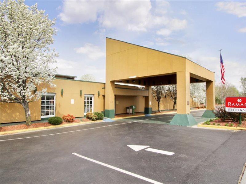 מלון Ramada By Wyndham רואנוק מראה חיצוני תמונה