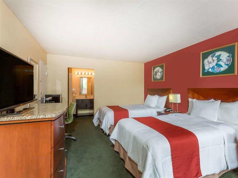 מלון Ramada By Wyndham רואנוק מראה חיצוני תמונה