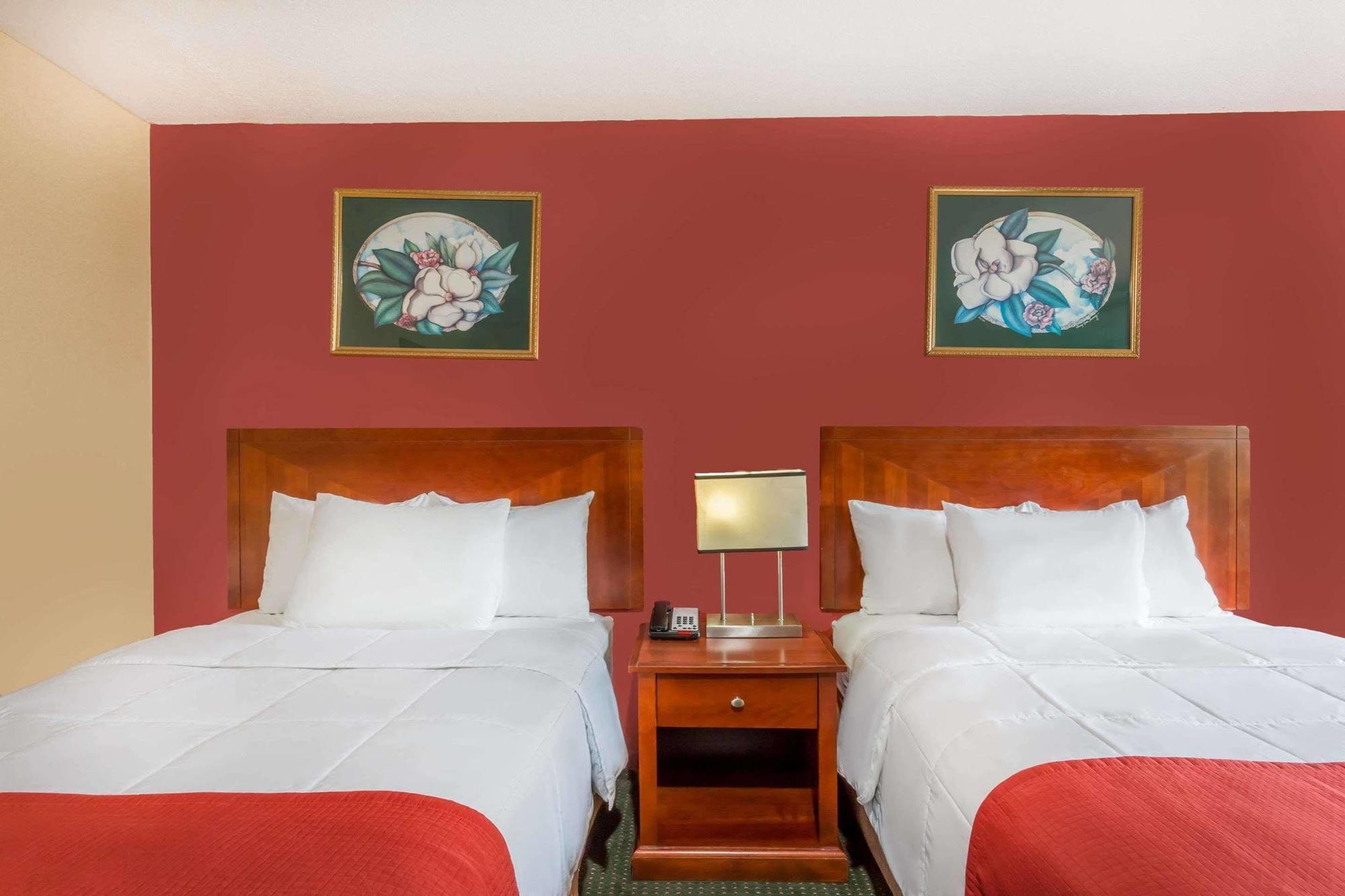 מלון Ramada By Wyndham רואנוק מראה חיצוני תמונה