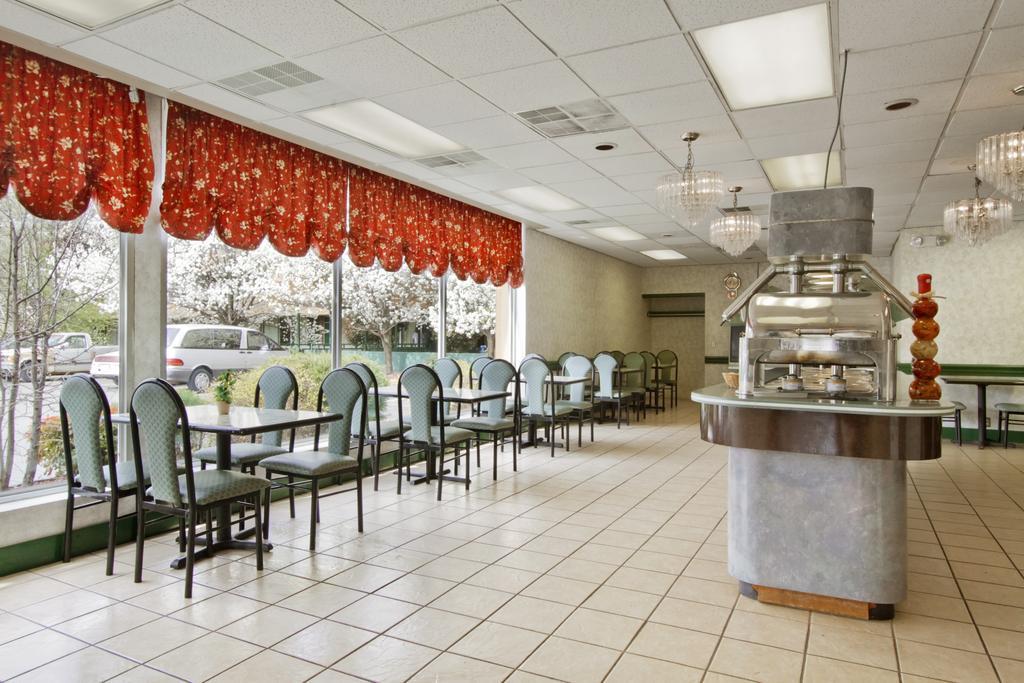 מלון Ramada By Wyndham רואנוק מראה חיצוני תמונה